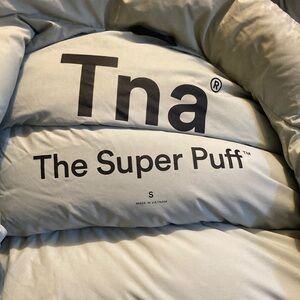 Aritzia Tna Th super puff read